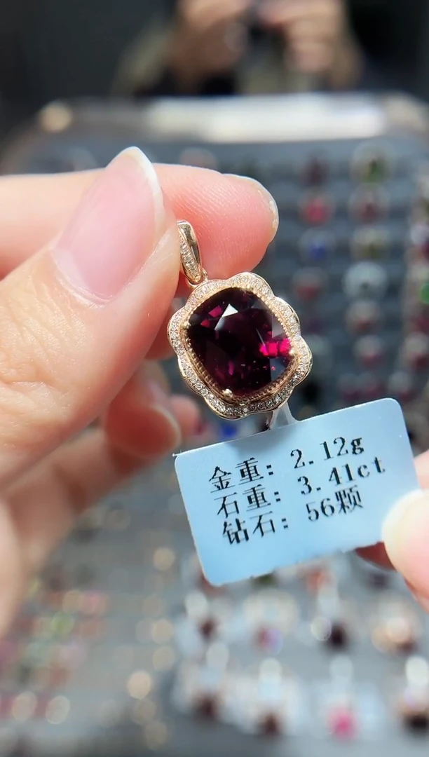 颈饰18K金镶嵌碧玺3.41.