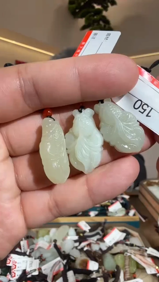 颈饰未镶嵌和田玉1多样性发货发其中一件