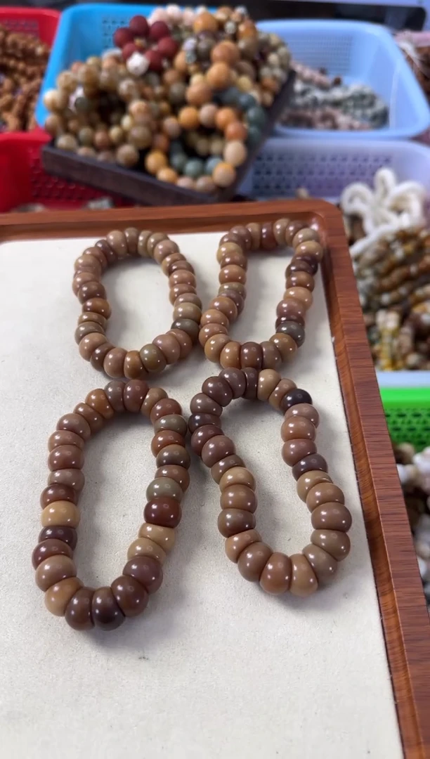 【闪购商品】白玉菩提手串15咖色大肠