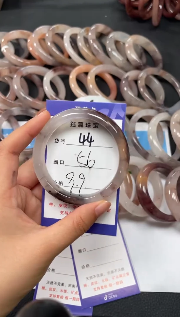 未镶嵌手镯石英质玉44