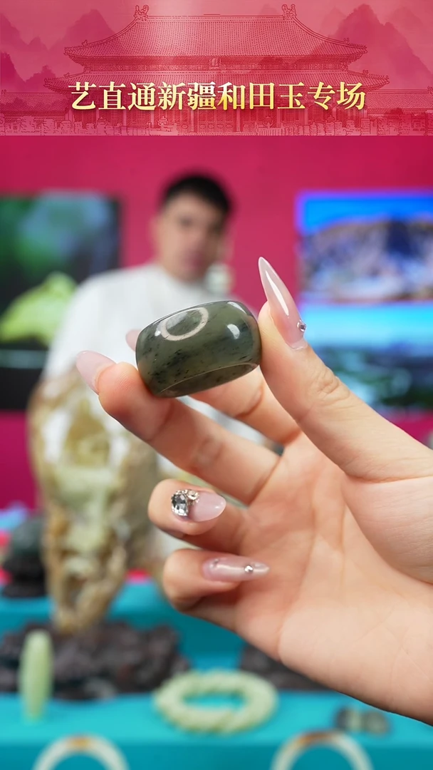 未镶嵌和田玉挂件闪购墨绿扳指约22mm