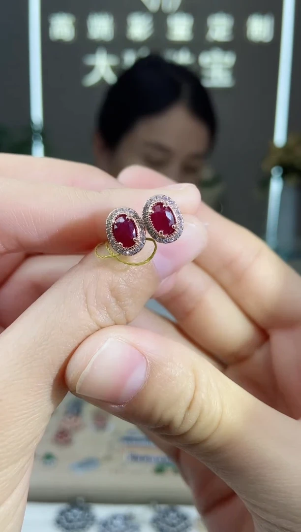 【闪购商品】红宝石耳饰银S925镶嵌耳饰