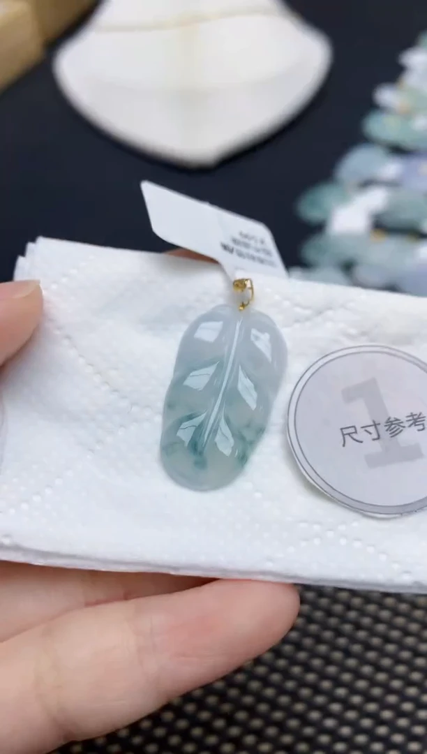 翡翠18K金镶嵌颈饰天然缅甸A货翡翠
