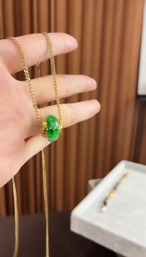 吊坠(不含链)18K金镶嵌翡翠吊坠