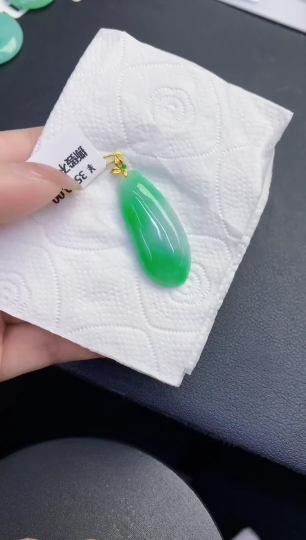 颈饰18K金镶嵌翡翠缅甸天然翡翠a货