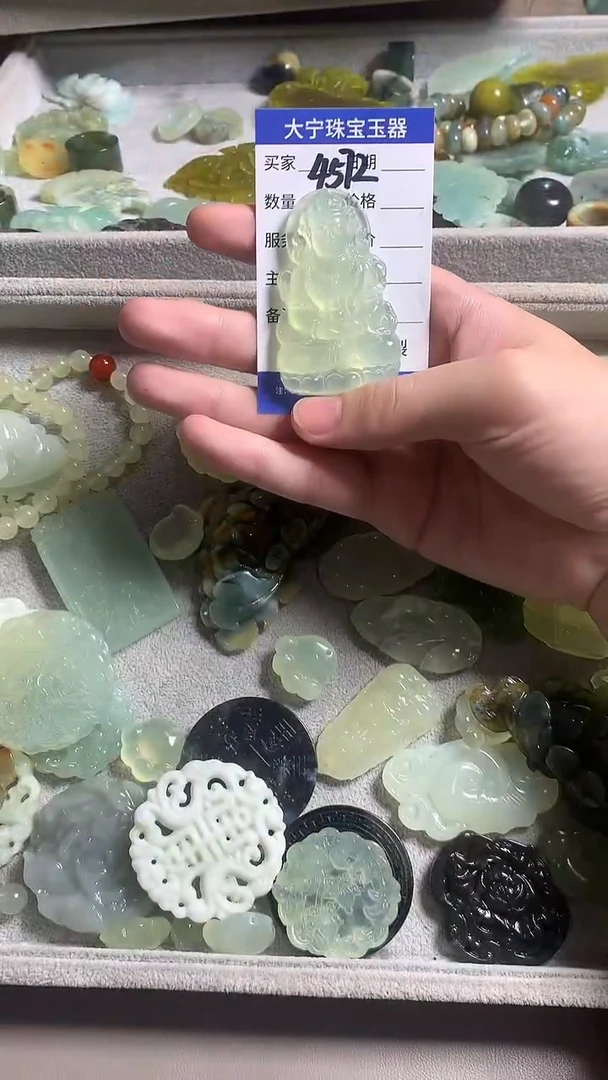 未镶嵌蛇纹石玉颈饰4572