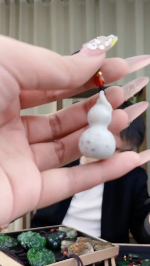 【闪购商品】和田玉挂件未镶嵌拍一发一，多样性发货！