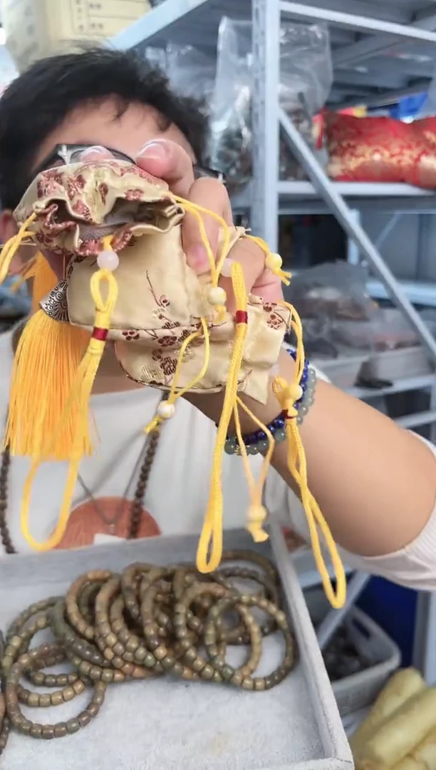 【闪购商品】柏木（崖柏）香包3个（颜色多样性发其一）