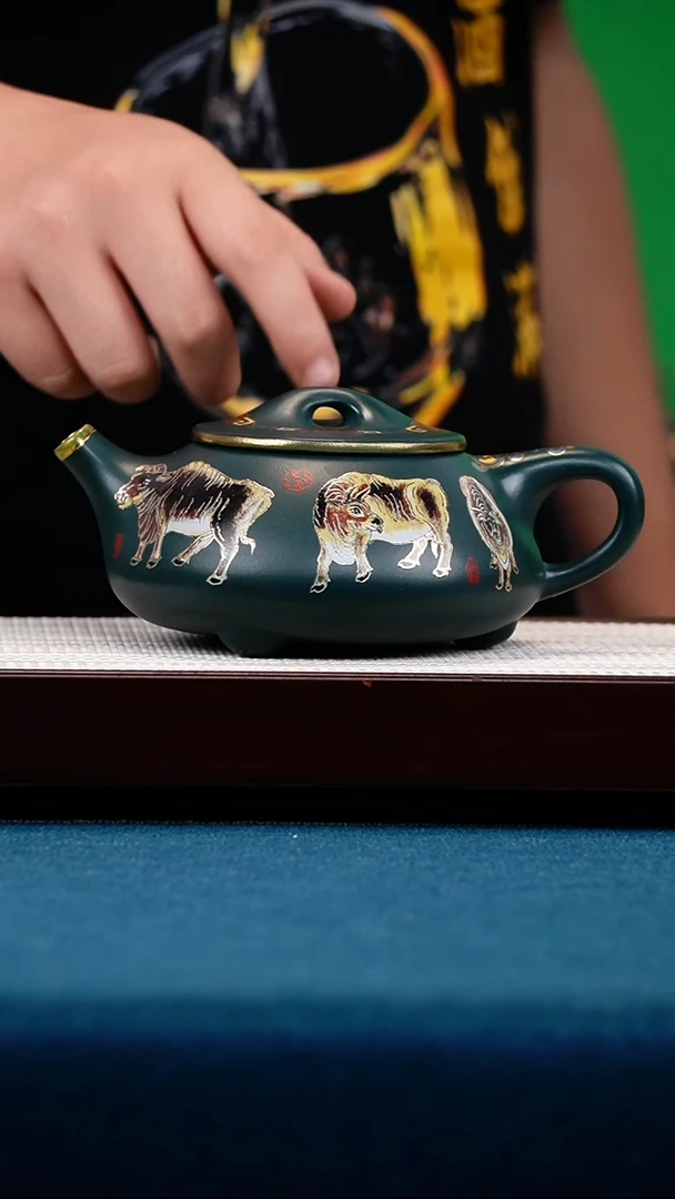 壶型满瓢 泥料 苏门答腊青刻绘珐琅彩五牛