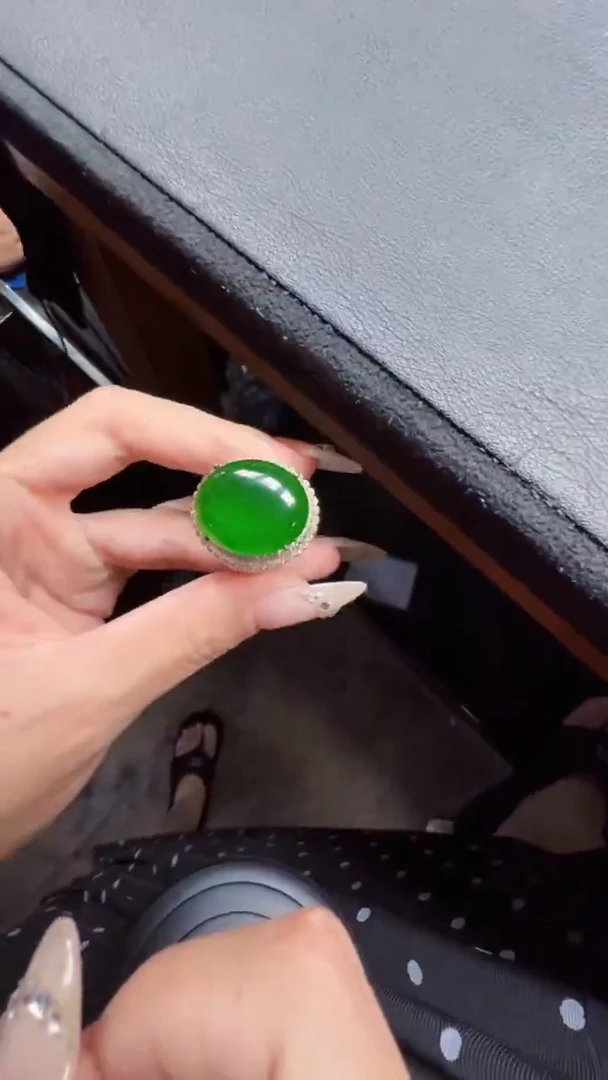 未镶嵌定制翡翠翡翠A货有轻微色差属于正常现象，蛋面多样性发货1