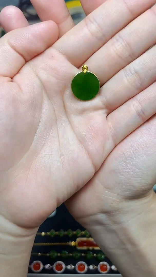和田玉18K金镶嵌颈饰碧玉圆牌06