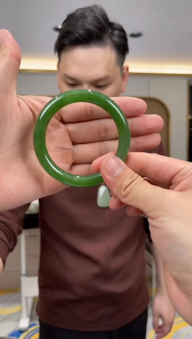 未镶嵌手镯和田玉一个圈口：55-57mm