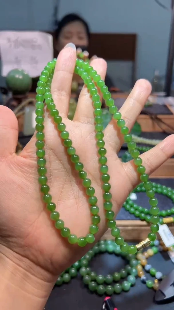 颈饰未镶嵌和田玉（碧玉）多样性发一