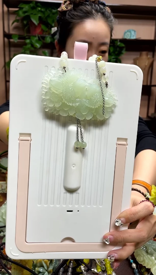 未镶嵌岫玉颈饰·