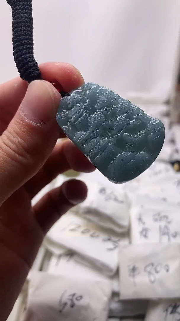 翡翠未镶嵌颈饰山水牌