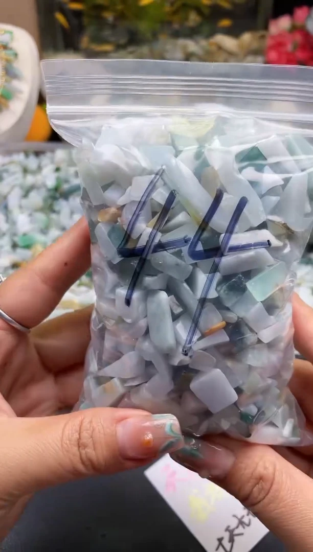 配石翡翠零*°天然翡翠迷你500克44