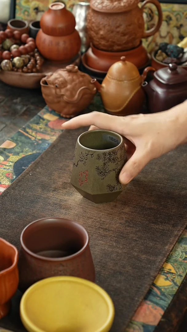 潘国芳青段刻绘松竹梅紫砂杯