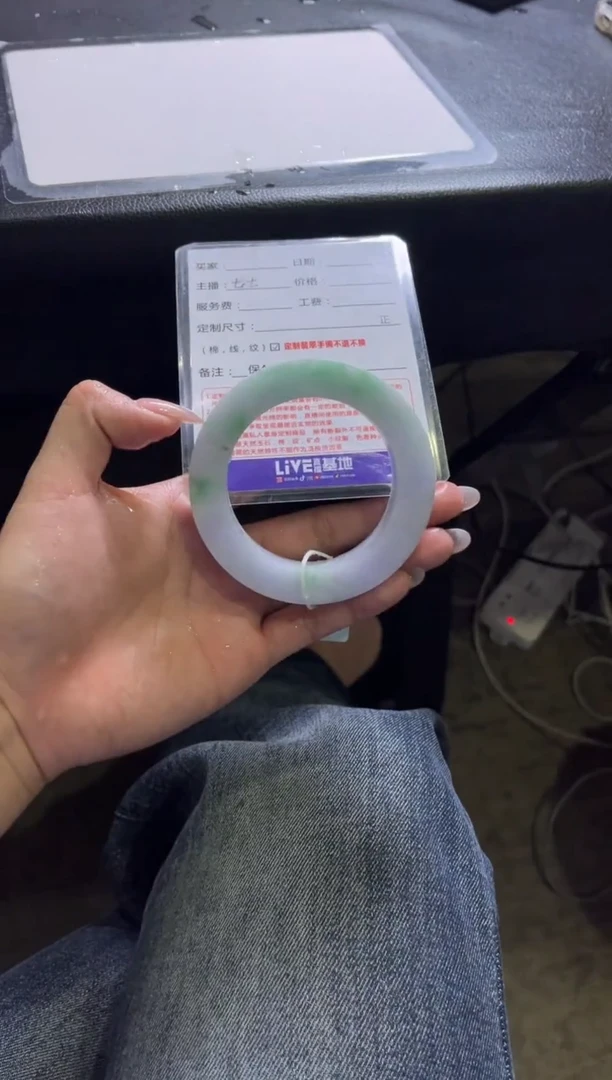 未镶嵌手镯定制翡翠劫**生定制手镯不退不换