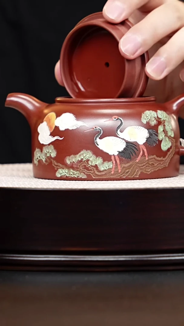 茶壶紫砂宜兴紫砂 牛盖莲子壶龙血砂 梅鹏