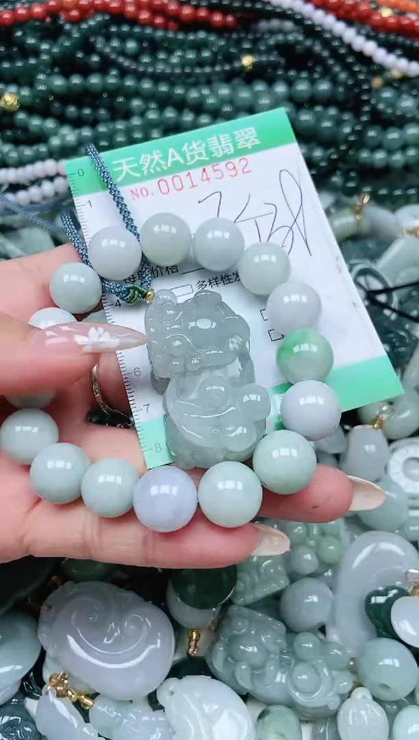 颈饰未镶嵌翡翠木**八翡翠