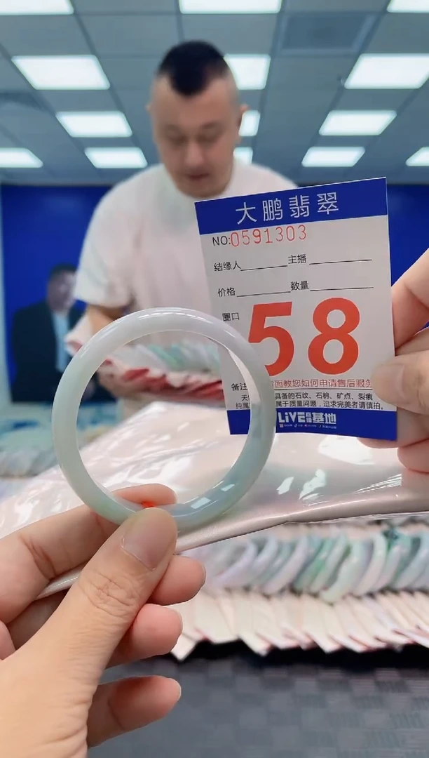 翡翠手镯未镶嵌AAAAAAAA