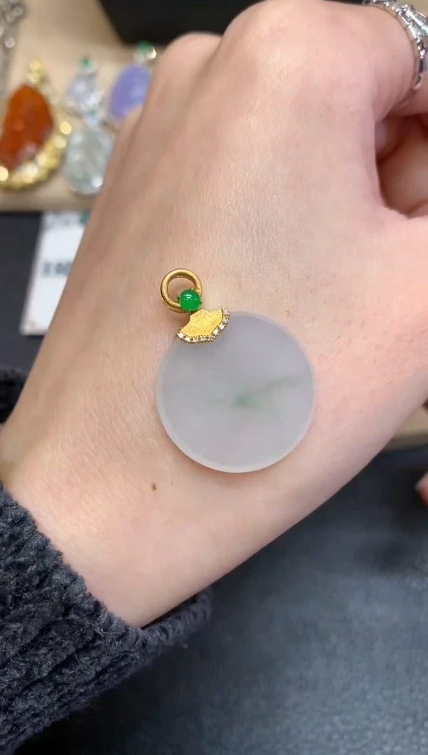 【闪购商品】翡翠颈饰18K金镶嵌无事牌【无服务费】