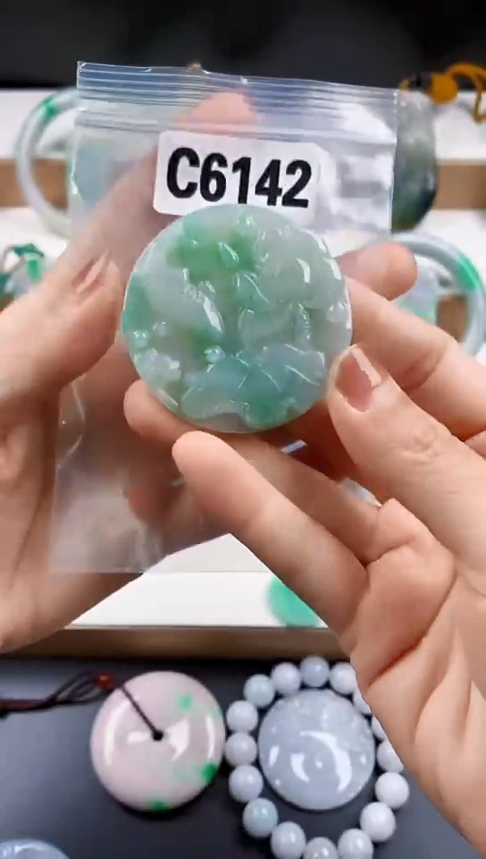 颈饰未镶嵌翡翠天然翡翠吊坠挂件