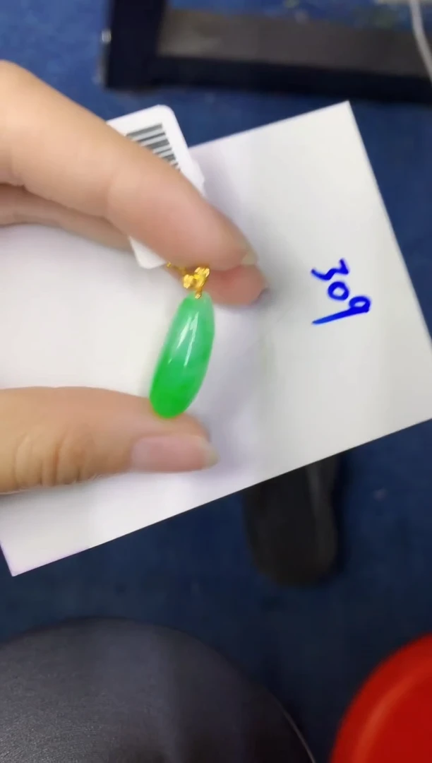 颈饰18K金镶嵌翡翠缅甸天然翡翠A货