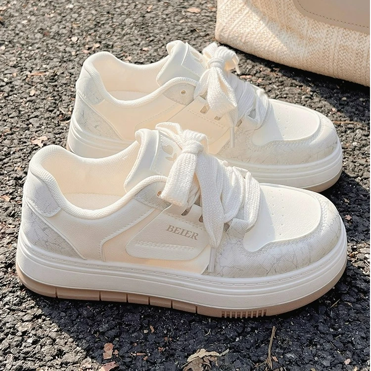 Moleubak春季小白鞋女配裙子2025新款女鞋百搭休闲学生厚底板鞋