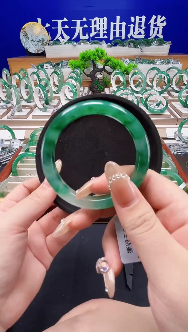 未镶嵌手镯石英质玉（非洲翠）圈口54