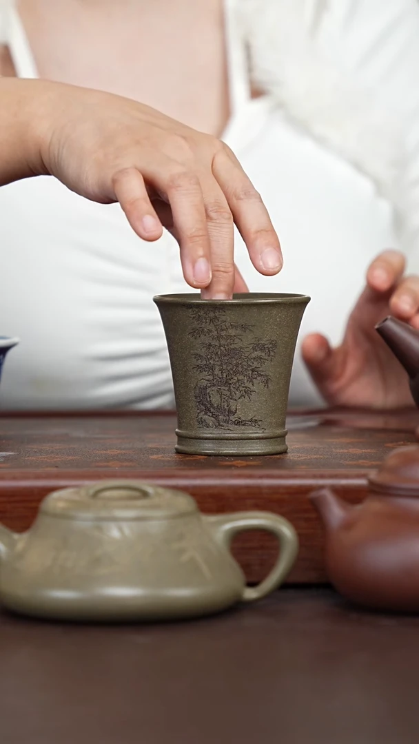 茶壶紫砂蟹壳青刻绘束腰杯-120