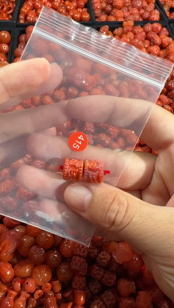 南红玛瑙未镶嵌颈饰1