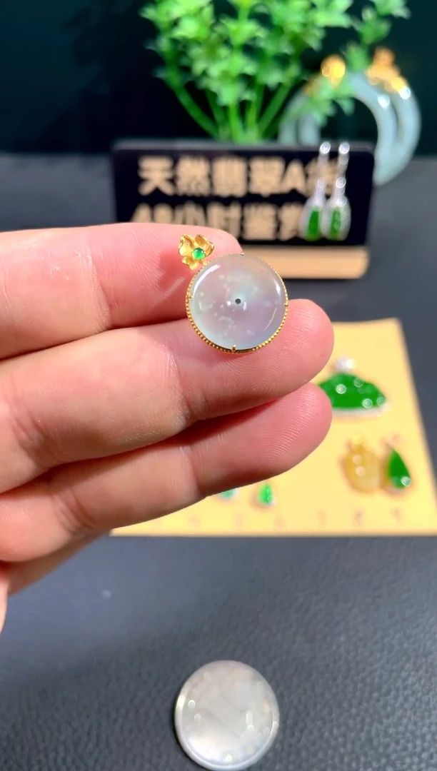 颈饰18K金镶嵌翡翠翡翠