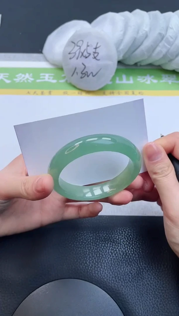 【闪购商品】石英质玉手镯未镶嵌A186-54+