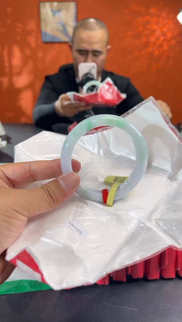 未镶嵌手镯翡翠1        圈口60-61