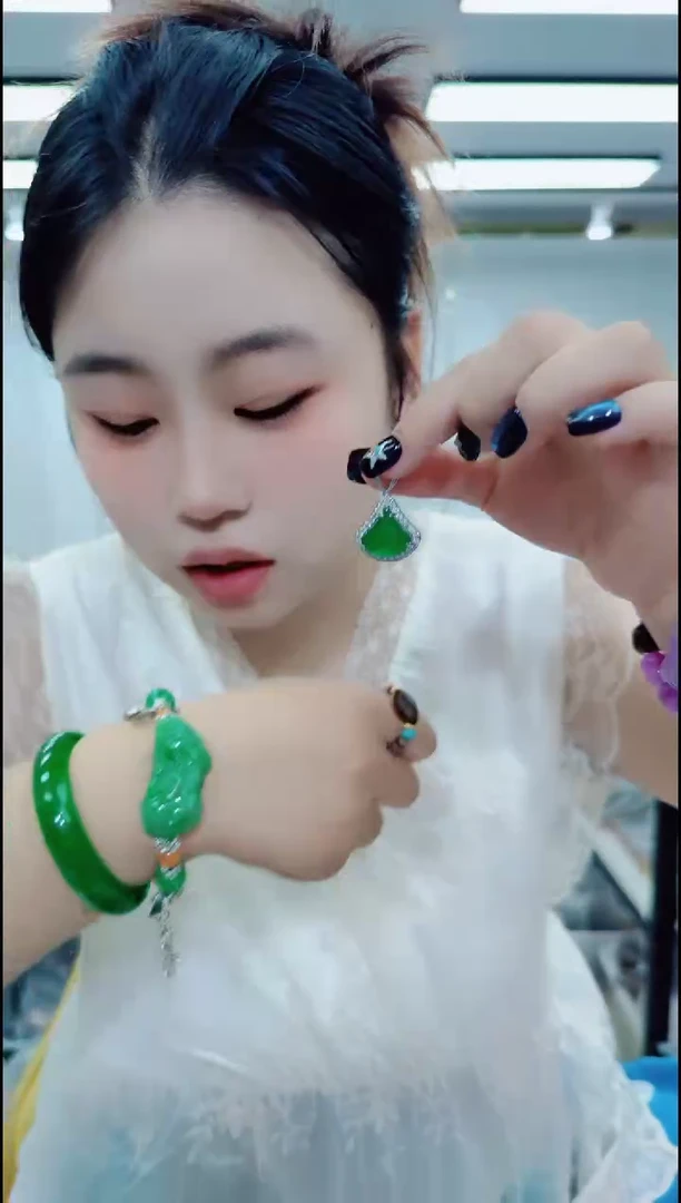 翡翠未镶嵌颈饰1016绿裙摆吊坠