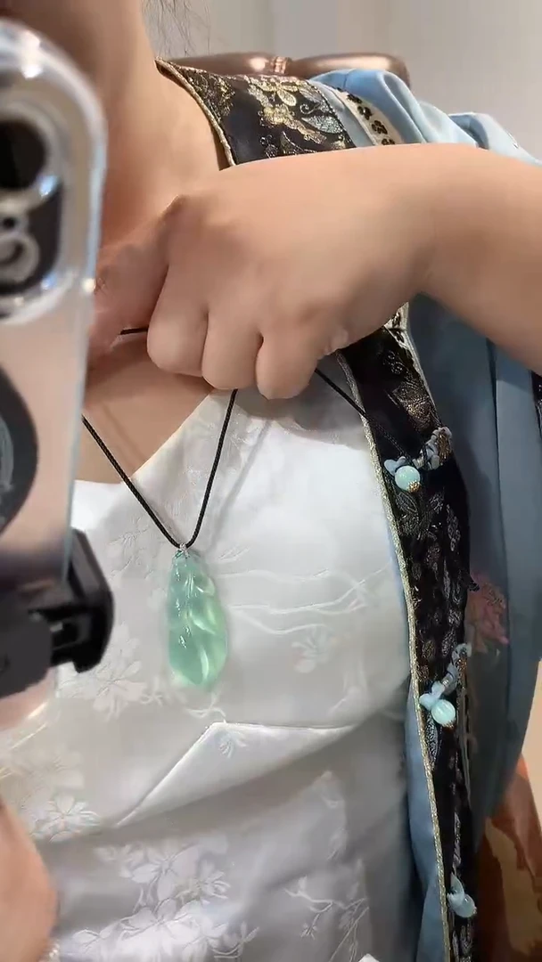未镶嵌蛇纹石玉颈饰辣**k叶子