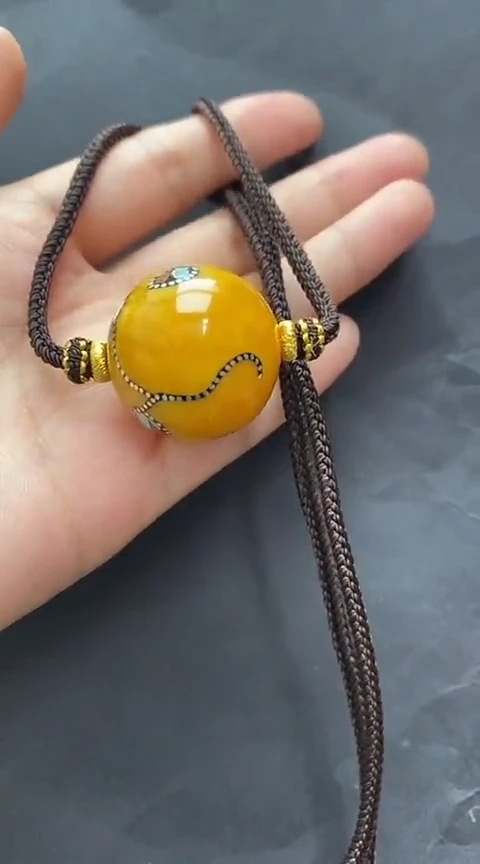 未镶嵌琥珀裸石吊坠