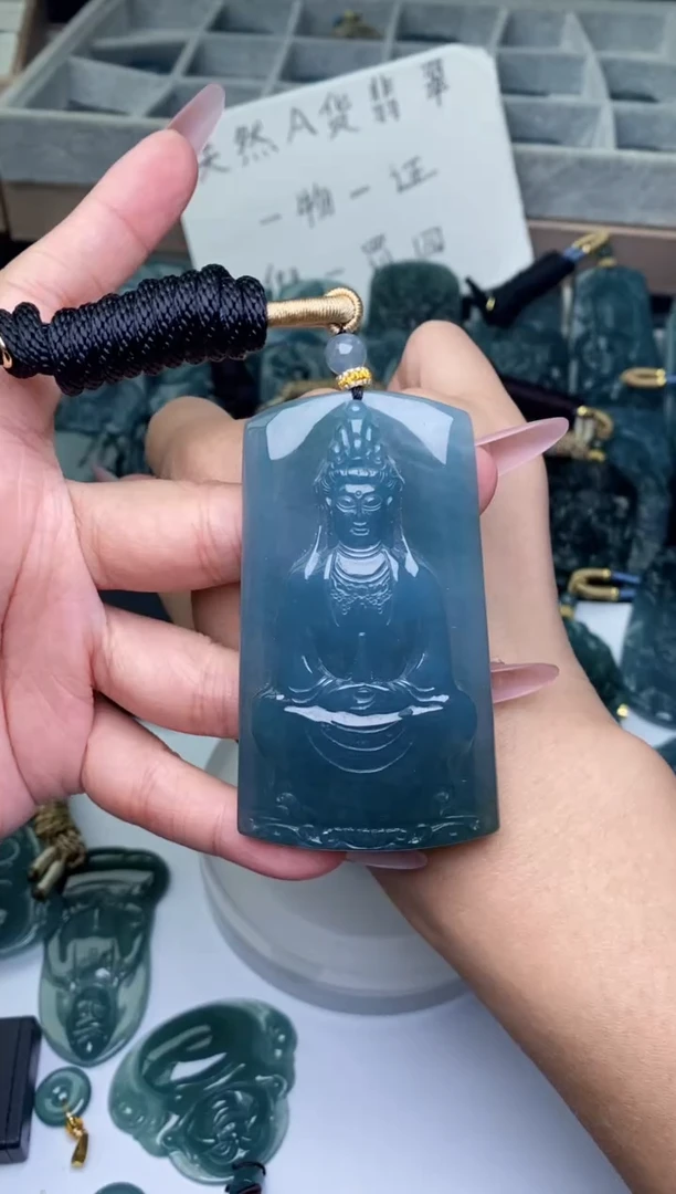 颈饰未镶嵌翡翠