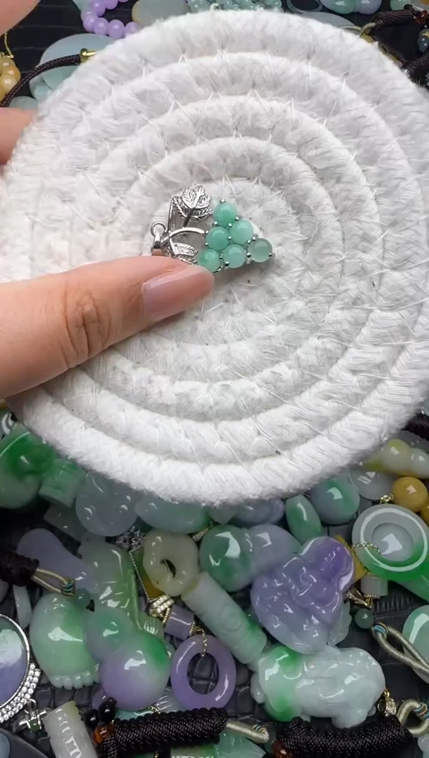 颈饰未镶嵌翡翠缅甸翡翠吊坠