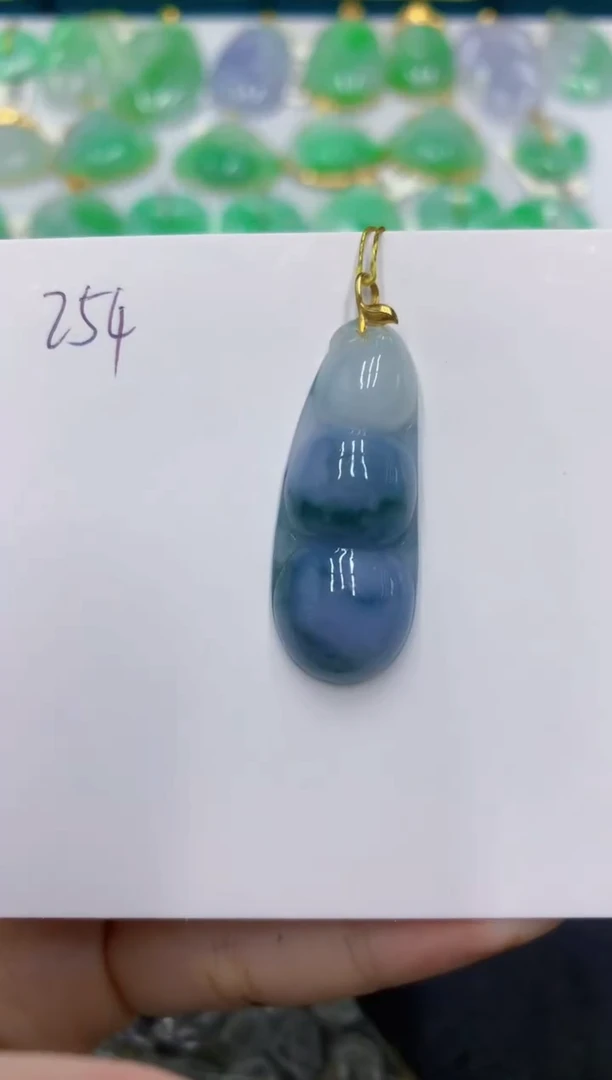 颈饰18K金镶嵌翡翠 翡翠