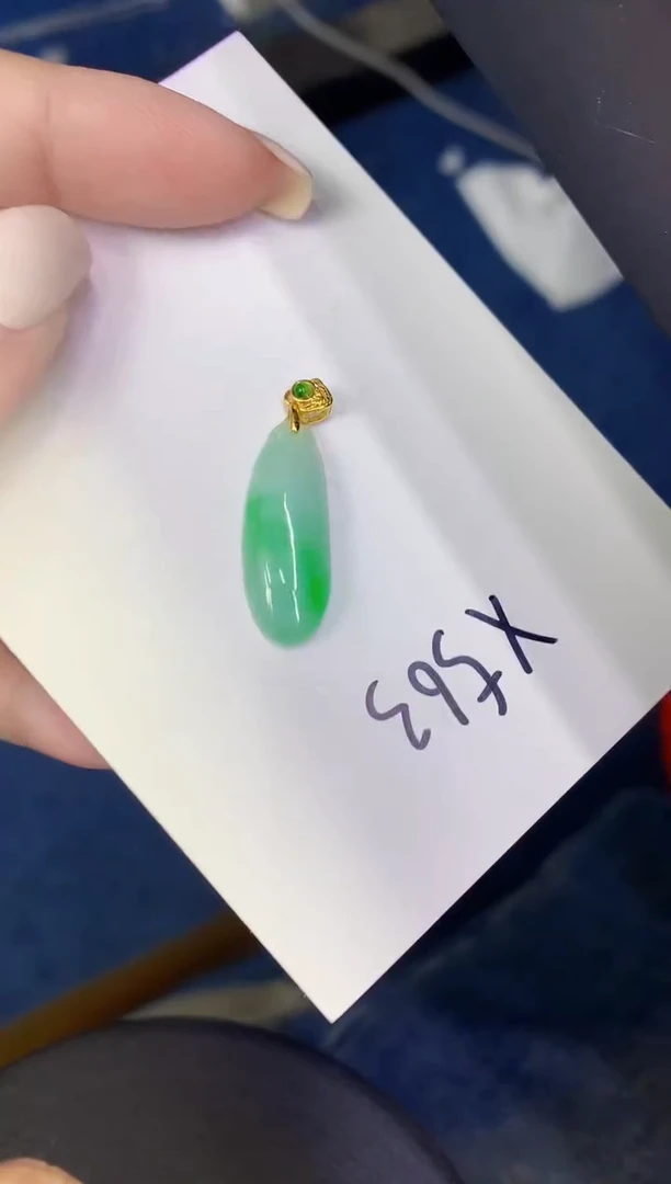 颈饰未镶嵌翡翠缅甸天然翡翠A货