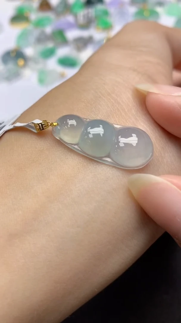 颈饰18K金镶嵌翡翠天然缅甸a货翡翠百元以上9元证书费自理