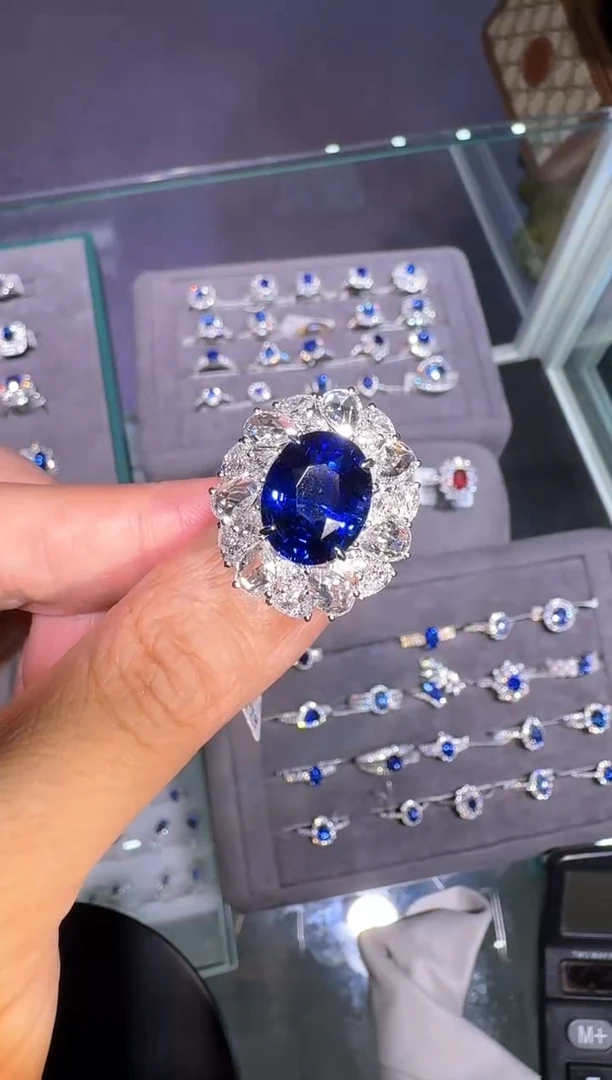 戒指蓝宝石18K金镶嵌【闪购】10.39ct/展会同步价/皇家蓝