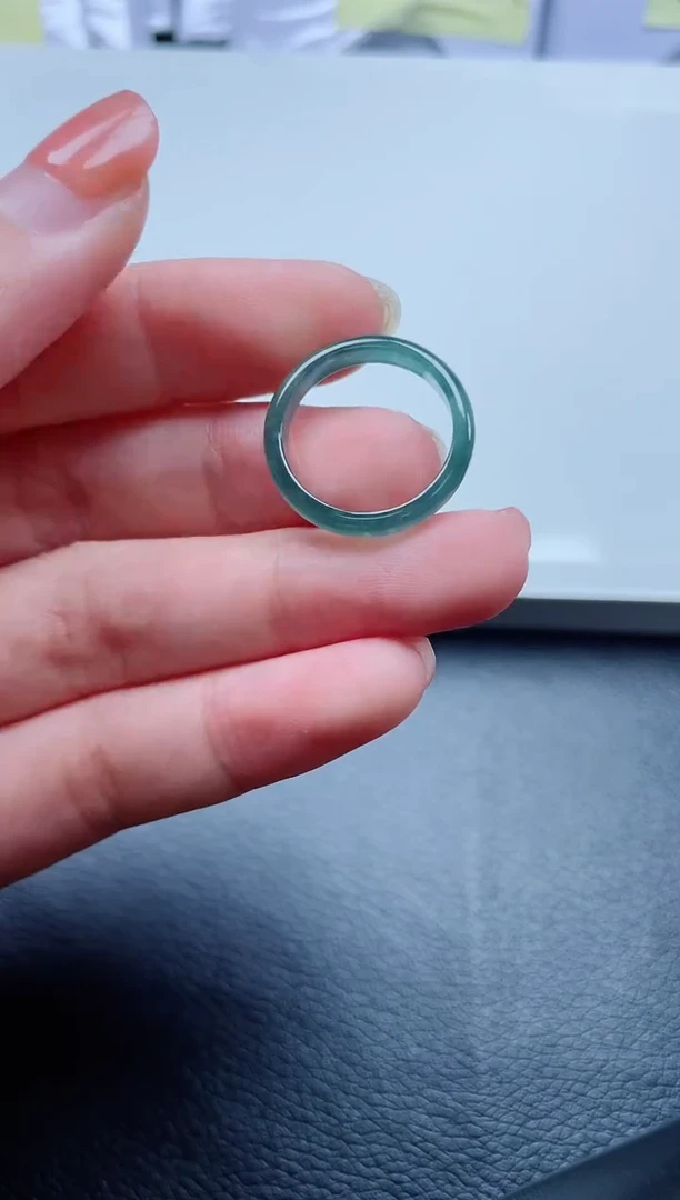 翡翠未镶嵌颈饰         13