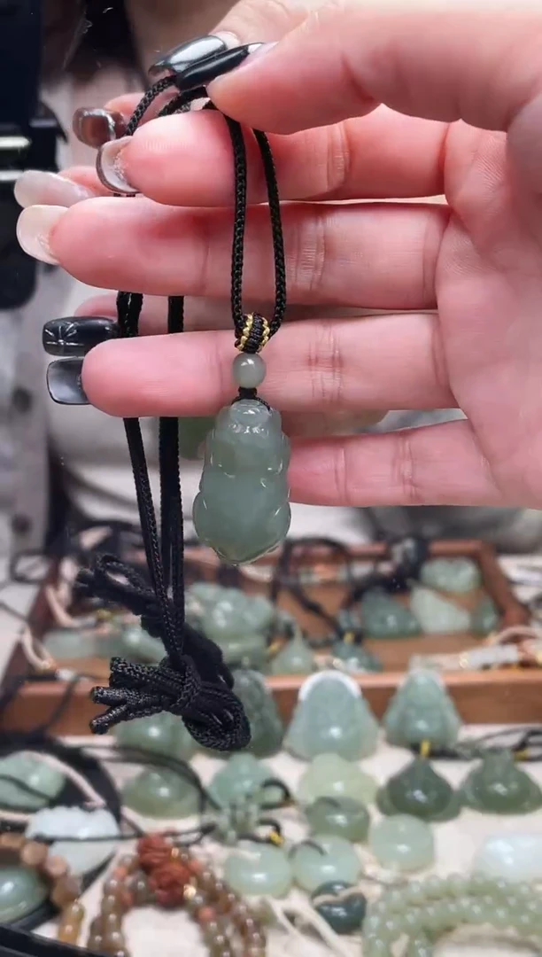 颈饰未镶嵌和田玉貔貅