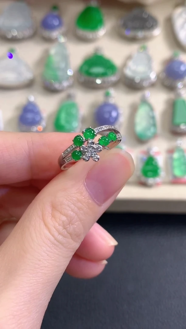 18K金镶嵌戒指翡翠秋日珠宝Q43