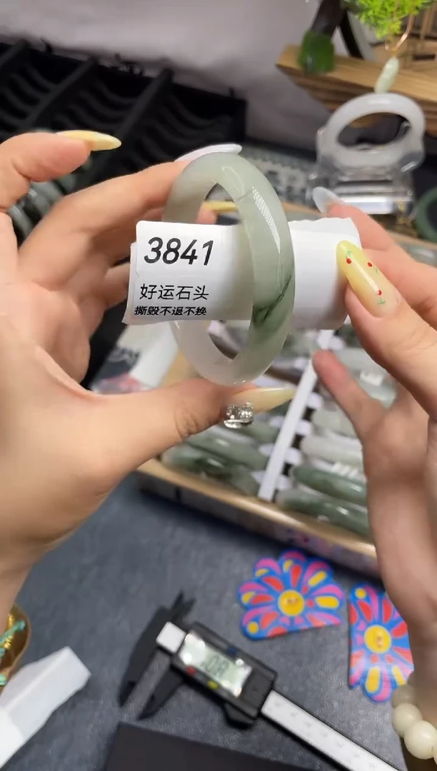 未镶嵌手镯石英质玉3841