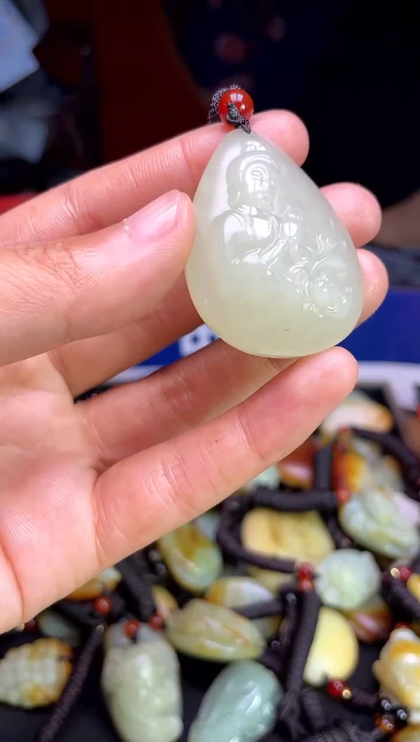 和田玉未镶嵌颈饰1