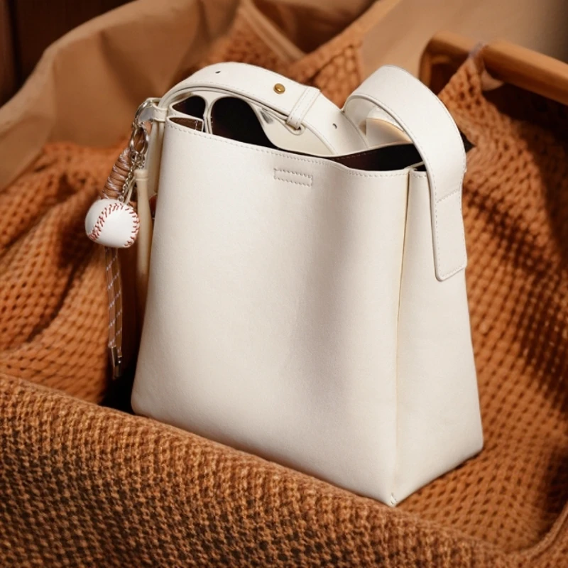 水桶包包女款爆款2025新款百搭气质单肩斜挎包通勤大容量腋下女包